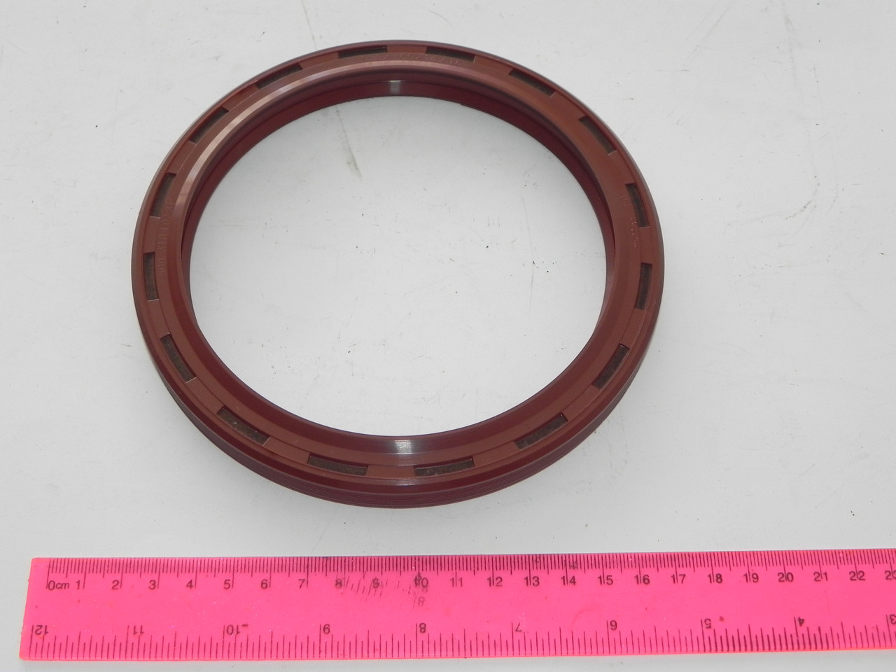 купить Манжета задней ступицы (130х160х15х 2,2) МАЗ / РТ