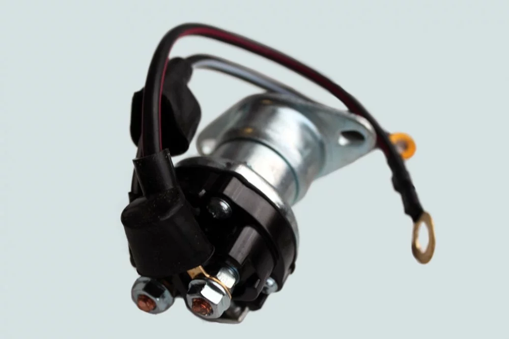 фото втягивающее реле стартера №4992135 (isbe), маленькое a93r3003se-16-0001 prestolite 6010-261 